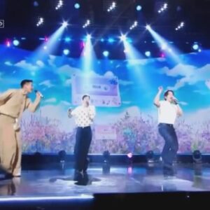 Jo Kwon Instagram - 서로 다른 이야기의 노래 #송스틸러 

아름다운 날들 그리고 꽃길만 걷게 해줄게 2AM ver.
