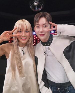 Jo Kwon Instagram - 드림스컨트롤쾌락조.
아이돌 최다 출연자 입니다만🙂‍↔️

#라디오스타