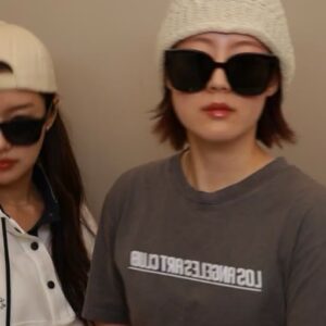 Jo Yoon-seo Instagram - 노는게 제일죠와🐧