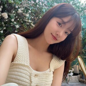 Jo Yoon-seo Instagram - 덥다더워어