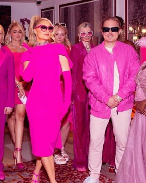 Joakim Skarli Instagram - OHh Yeaah 🙌😎 Happy Halloween 🎃👻 Had a lovely time 🕰️ on the @hilton x @parishilton hotel 🏨 shoot 🎥 From Yours truly @barbie #Ken 😎🇺🇸🔥🇳🇴🇬🇧 Thank you @talent_talks it’s was 🔥 swipe for some pink 💗 fun 🤩 #actor #halloween #Advert #parishilton #hilton #Commercial #OutNow #linkinbio