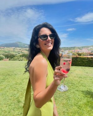 Joana Vieira Instagram - Só para vos obrigar a ver como é um dia cheio de alegria! Parabéns aos noivos e à Maria Inês ❤️