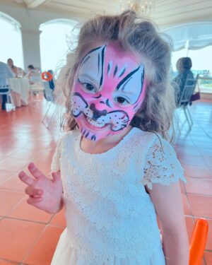 Joana Vieira Instagram - Só para vos obrigar a ver como é um dia cheio de alegria! Parabéns aos noivos e à Maria Inês ❤️