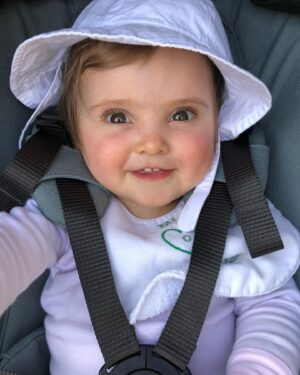 Joana Vieira Instagram - De 0 a 10 qual é o nível de fofura? 🥰 #amalia #quase1ano