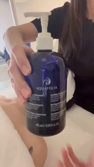 Joanie Charron Instagram - C’est le moment de donner un petit boost à votre peau!!! Je vous recommande la gamme de produits @aquafoliacanada et le salon @regineesthetique  qui ont fait des miracles avec ma peau 🫶🏻