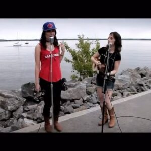 Joanie Charron Instagram - Bonne fête du Canada 🇨🇦
Happy Canada day 

@49.parallele @jsmileproductions @yveslaramee @thecmaontario @reseau_ontario @apcmmusique #onfr @canadaday #canada #ocanada #hymnenational #nationalanthem