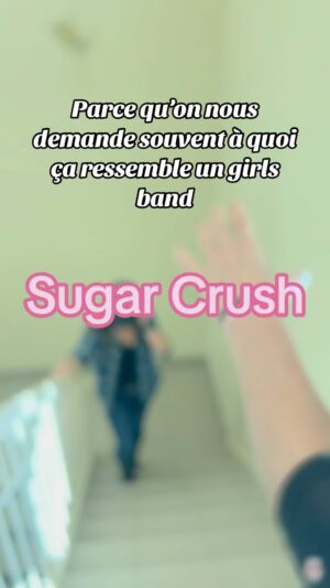 Joanie Charron Instagram - On nous demande souvent à quoi ressemble la dynamique dans un « girls band » 🤪