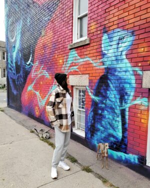 Joanie Gonthier Instagram - Une muraille de chats et Hansel qui se coule un bronze. 🍂✌