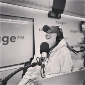 Joanie Gonthier Instagram - C'est ben l'fun tout ça! 🤍
@107.3_rouge