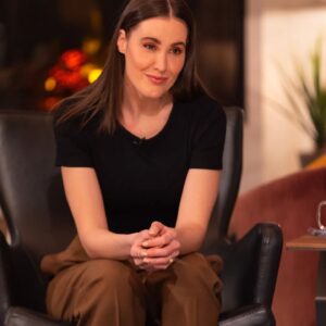 Joanie Gonthier Instagram - Merci pour l'invitation et la discussion @latour.tva ! 🖤
Crédit photo: Marc-André Lapierre