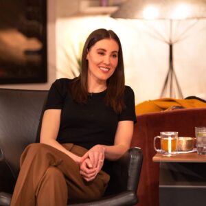 Joanie Gonthier Instagram - Merci pour l'invitation et la discussion @latour.tva ! 🖤
Crédit photo: Marc-André Lapierre