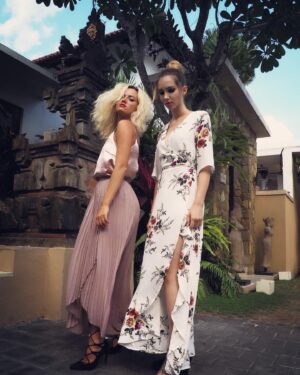 Joanie Perron Instagram - 🎏 Nostalgique de ce pays si haut en taux vibratoire ! #tb#bali#indonesia#fashion#fluffyhair#love#instagood#skirt#dress#vila#realitytv#realitytvfights#nostalgia#picoftheday#cute#pretty