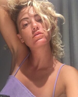 Joanie Perron Instagram - 👅 #lickit#hairs#armpit