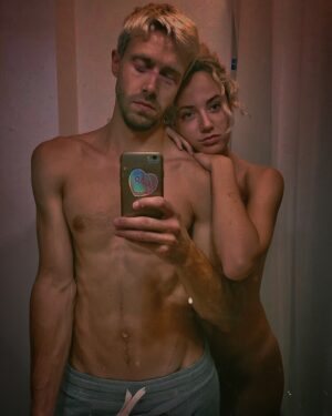Joanie Perron Instagram - 🍑MILKY WAYSSS 🦙🌌#happyface#peachyundertones#theplacesbeyondthepines#suave#love#vibes#brightsunshinyday#ryan#babyface#milkyway#peachy#kiddos#tb#nudetones#pouty#creamy#mood#moodoftheday#cutie#sunday#iridescent#bathroomselfie#someone#flesh#skinandbones#wholesome#fresh#💠