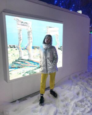 Joanie Perron Instagram - 🥔💿🏛 ART & POTATO FASHION #antic#potato#rocketman#astronaut#aluminium #art#psychedelicart#digitalart#me#love#instagood#picoftheday#fashion#outdoors#gallery#artgallery#snow#winterfashion#velvet#metallic