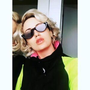 Joanie Perron Instagram - I was in love with the idea I made up, in my head, of who u are. Carefull with that ! Ask yourself am I in love with the actual person or the idea of this person ? 🃏🖤©️#winterfashion#winteroutfit#winter#winterwonderland#sunglasses#sunglassesfashion#neon#love#instagood#me#photooftheday#fashion#quoteoftheday#thoughts#ootd#instadaily