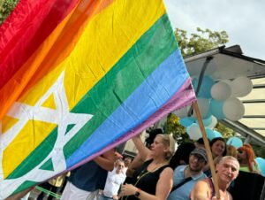 Joann Sfar Instagram - @beit_haverim 🕎🏳️‍🌈🙏💙