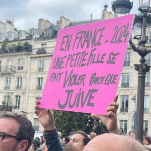 Joann Sfar Instagram - Quand huit mois de haine instrumentalisée précède un crime, ce n'est plus un fait divers mais une faillite morale. Les promoteurs de l'antisémitisme ainsi que ceux qui regardent ailleurs n'ont rien à faire dans l'espace républicain.