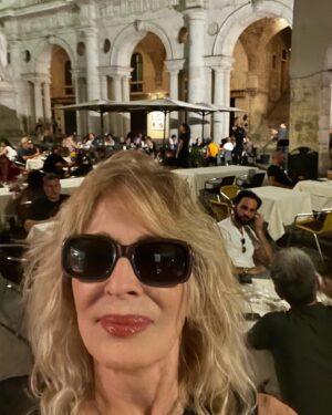 Joanna Cassidy Instagram - A beautiful villa 500 years old on the outskirts of Vicenza 

#vicenza #italy #travel #fypage #selﬁe #summer #summervibes