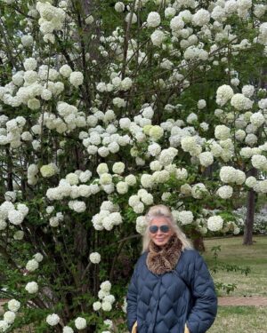 Joanna Cassidy Instagram - Happy Friday and happy Easter weekend!!!!!! Never happier than when I’m amongst the flowering trees!!!!!! 😁😁😁😁