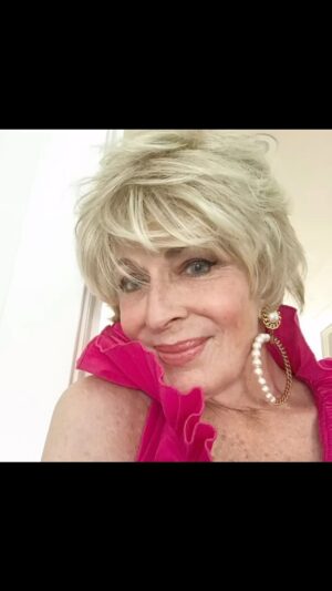 Joanna Cassidy Instagram - Love my Channel!!!! #earings #pearls #pink #pinkfloyd