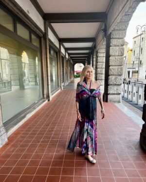 Joanna Cassidy Instagram - Every morning and early night TONY calls for some treats!  And he gets them, buckets full! 

Also, caught in a massive rain storm which cooled off the city some. It was a God hit ⛈️

#italy #travel #travelgram #funtimes