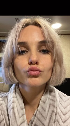 Joanna Vanderham Instagram - I’m so excited to tell you The Control Room and my performance as Sam are both up for the National Television Awards! These are voted for by you 😘 Head over to www.nationaltvawards.com to vote 🤩 You can still watch The Control Room on @bbciplayer but I wanted to share a little backstage look at filming 

.
.
.
.
.
.
.
.

#joannavanderham #bbc #drama #acting #nta #award #bestdramaperformance #publicvote #bts #iaindecaestecker