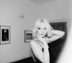 Joanna Vanderham Instagram - Dancing with my best mate, cocktails and @irvine.welsh dj-ing … what more could you want? #aboutlastnight

.
.
.
.
.
.
.
.

#dj #housemusic #irvinewelsh #clubnight #london #londonnightlife #joannavanderham