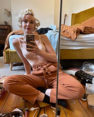 Joanna Vanderham Instagram - 🧡