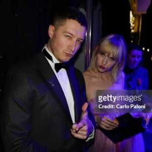 Joanna Vanderham Instagram - What a night @baftascotland 🥂always such a brilliant evening, hosting gloriously by @edibow 
Accompanied by my gorgeous sister (I blame you for the headache yesterday)😘
Reunited with the gang from ‘Young James Herriot’.
Got to hang out with some of the ‘Crime’ contingent too.
Huge congrats to all the nominees in the words of Ru Paul, you’re a winner baby! 
Thank you @tillywheating for helping me feel like a million bucks!
Dress @honornyc 
Jewels @tasaki_intl 
Bag @marinaraphaelofficial 
Make up @iliabeauty (love the multi stick! Thank you!)