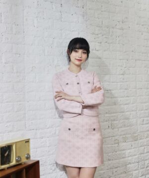 Joanne Missingham Instagram - 30❤️一個全新的開始～

Outfit: @majeparis