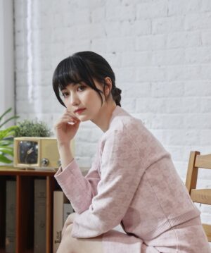 Joanne Missingham Instagram - 30❤️一個全新的開始～

Outfit: @majeparis