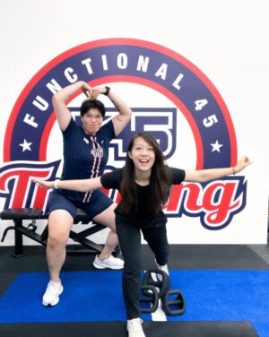 Joanne Yang Instagram - 該做的事又容易懶得做的事
早上一起床最有力氣的時候先做～
做完一整天就輕鬆啦，還覺得自己很棒⭐️

（沒一早去動，下午或晚上很難再去動～真的好累喔～）

@f45_training_neihu 

#一早開心運動