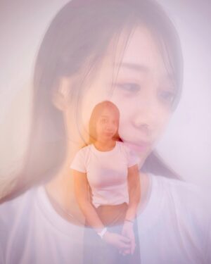Joanne Yang Instagram - 書上說
「當我們能真正面對自己的情緒時，
都是一次成長的機會~」

遇到情緒來的時候，
嘗試觀察和理解自己的情緒，不容易但很重要，
感受每一種狀態的自己，並把感受紀錄下來～
接著，尋找問題的解方比陷在情緒裡有意義～

最後說一些激勵人心的話，外加一個擁抱，
好好安撫這顆心，大概就能繼續前進了～

#心安定了就沒事了