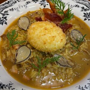 João Alcantara Instagram - Arroz de pato 🦆 

Novidade no menu @mar.e.mo, esse fim de semana 1 ano de @casaflutuar 

Uma dica, corre lá e garanta seu ingresso 🎫