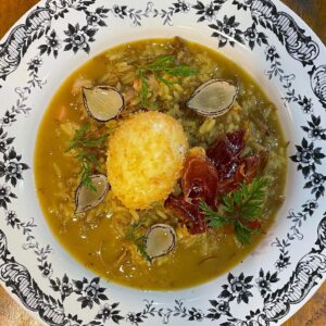 João Alcantara Instagram - Arroz de pato 🦆 

Novidade no menu @mar.e.mo, esse fim de semana 1 ano de @casaflutuar 

Uma dica, corre lá e garanta seu ingresso 🎫