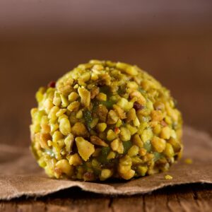 João Alcantara Instagram - Made in Brazil 🇧🇷

Por @downlicia_oficial para 
@padocamoema_ 

O brigadeiro de pistache

📸 @rodolforeginifoto