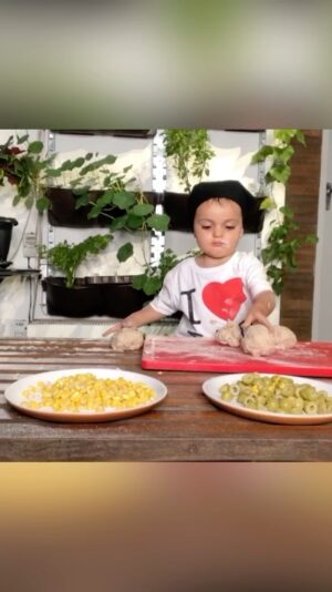 João Alcantara Instagram - A Bella foi para cozinha fazer uma homenagem de dia dos pais ❤️❤️ Assista até o final e anote. 
.
Só não pergunte sobre a receita pois a chef está sem tempo gravando mais alguns episódios Bella cozinha❤️ “NHAM NHAM” 
.

Como eu TE AMO! 

#DiadosPais