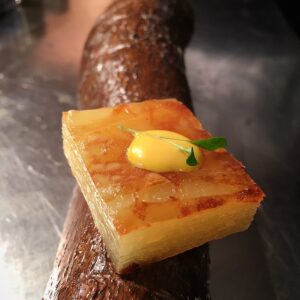 João Alcantara Instagram - Conta aí ? 

Qual ingrediente define a cozinha Brasileira ?