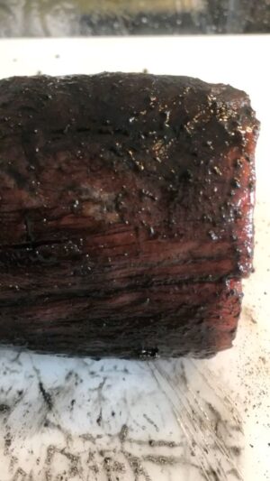João Alcantara Instagram - Processo de cura rápida no filé mignon! 

Sal de cura, açúcar e carvão vegetal ativado, 24 horas e o resultado é esse aí .