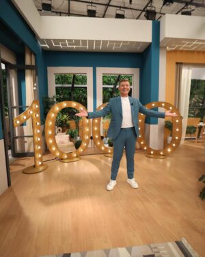 João Baião Instagram - Bom dia. Bom começo de semana.
Hoje comemoramos 1000 emissões da @casafeliz . Muito obrigado Portugal!
Muito obrigado @sicoficial ! Muito obrigado minha querida @dichavesofficial 
@dmtailor_ 
🙏🏻🙏🏻😘😘❤️❤️