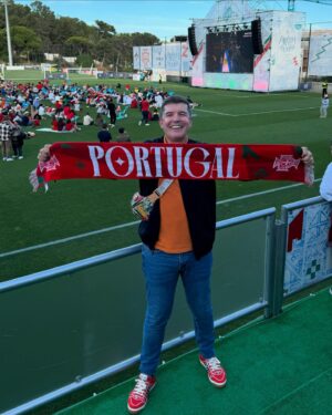 João Baião Instagram - Hoje é aqui na cidade do Futebol que vou ver e gritar por Portugal. Muito obrigado pelo convite minha @ritaferrorodrigues 🙏🏻🙏🏻❤️❤️🇵🇹🇵🇹