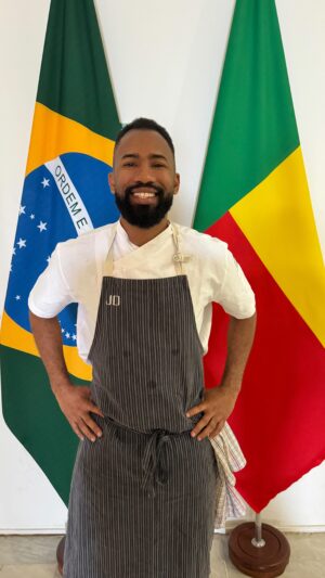 João Diamante Instagram - Só agradecer a confiança mais uma vez Presidente @lulaoficial,  @janjalula e toda equipe do @itamaratygovbr 👨🏽‍🍳🇧🇷🇧🇯 .
.
.
Almoço de recepção ao Excelentíssimo @patrice_talon_  presidente do Benin 🇧🇯 tive a honra e o privilégio de fazer. 
.
.
Gratidão @chefmorenaleite  @buffetdacorte @chefnandoteixeira @chefe_edilson_oliveira @jamerson.santos1727 @melissa87acosta @ari_marcal e toda equipe de serviço 🙏🏾 sem vocês não seria possível fazer um trabalho incrível 🙌🏾 
.
.
Toda minha família, equipe, seguidores e fãs do nosso trabalho, estamos aqui mais uma vez e na próxima já podemos pedir música no @showdavida ✌🏾
#lula #lulapresidente #presidentelula #itamaraty  #janja #almoço #chef #palacio #brasil🇧🇷 #benin #africa