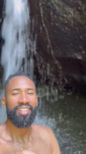 João Diamante Instagram - Privilégio morar no Grajaú- Rj 🌱🍃🍂🙏🏾
.
.
Quem acordou com essa vontade também ?
#riodejaneiro #errejota #grajau #cachoeira #maedgua