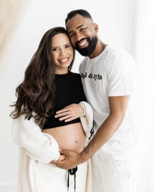 João Diamante Instagram - Hoje é meu aniversário 🎂 estou fazendo 33 anos 🙌🏾 e não poderia ganhar melhor presente 🎁 do que essa família linda 🥰
.
.
Obrigado meu amor @stephparreira por isso 🙏🏾 todos familiares, amigos, fãs e seguidores por sempre está nos transbordando de carinho🥹 me sinto super privilegiado com nossa família e só tenho agradecer todo caminho para construí-la. 
.
.
Sem dúvida a  @lafotoestudiorj por registrar e eternizar com tanta delicadeza esse momento lindo em nossas vidas, que é a chegada da princesa Ayla Diamante.
📷 @lafotoestudiorj 
🥼 @reserva 
#aniversario #familia #filho #famíliabasedetudo #happybirthday