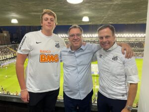 João Doria Instagram - Hoje, vim torcer pelo meu time do coração: o Peixe. 
Aqui na Vila Belmiro, ao lado do Presidente do Santos @marcelopteixeira e do meu filho Felipe. 

Viva o Peixe!
