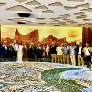 João Doria Instagram - Os empresários brasileiros convidados pelo LIDE vieram conhecer o mega projeto Diriyah. Um investimento de 68 bilhões de dólares que vai entregar em 2030 o mais fantástico projeto histórico cultural de entretenimento do mundo. Incluindo 28 hotéis, 8 museus, mais de 400 restaurantes e cafés, cerca de 300 lojas das grifes mais luxuosas do mundo, numa área sustentável e ao mesmo tempo protegendo todo patrimônio cultural e histórico da Arabia Saudita. 
O projeto é espetacular.  A partir de 2030, Diriyah vai transforma Riyadh num dos melhores destinos turísticos do mundo.