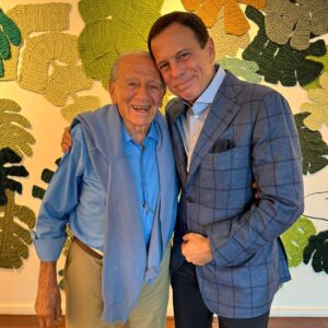 João Doria Instagram - Hoje tive o privilégio de fazer uma visita ao meu querido amigo Fuad Mattar, que do alto dos seus 100 anos, continua trabalhando à frente do grupo Paramount e servindo de exemplo e referência para todos nós.

Fuad é presidente do Conselho de Administração da Paramount Têxteis, fundada por seu pai em 1893. A Paramount, com mais de 130 anos de existência, é líder em seus segmentos de atuação. 
Abraço carinhoso ao meu amigo Fuad.