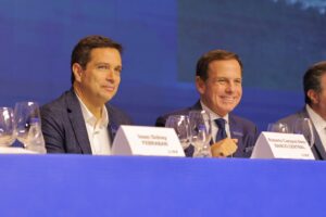 João Doria Instagram - O LIDE promoveu hoje, no Hotel Grand Hyatt, o Almoço Empresarial com Roberto Campos Neto, presidente do Banco Central do Brasil. Com a participação de mais de 400 empresários, discutimos a visão econômica, a condução da  política monetária do país, e o futuro do mercado financeiro do Brasil. 
Campos Neto foi muito aplaudido ao final de sua exposição.