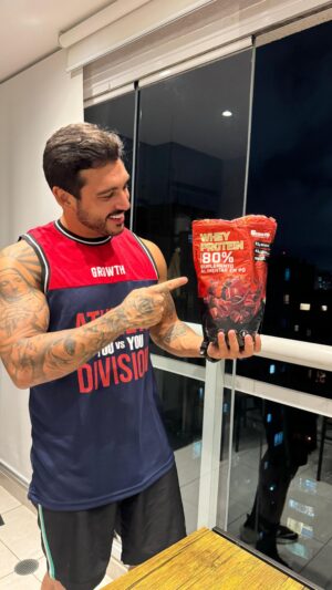 João Hadad Instagram - Domingo também é dia de treino completo, mantendo a saúde em dia e não deixando de cuidar do físico também né?! Com @growthsupplements fica mais fácil ainda manter essa rotina de academia, por isso tem cupom HADAD pra vocês, aproveitem! 💪🏽